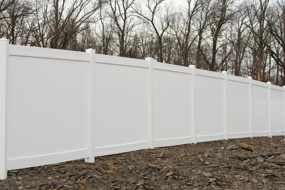 Vinyl Fences: The Durable and Versatile Option for Your Orlando Home