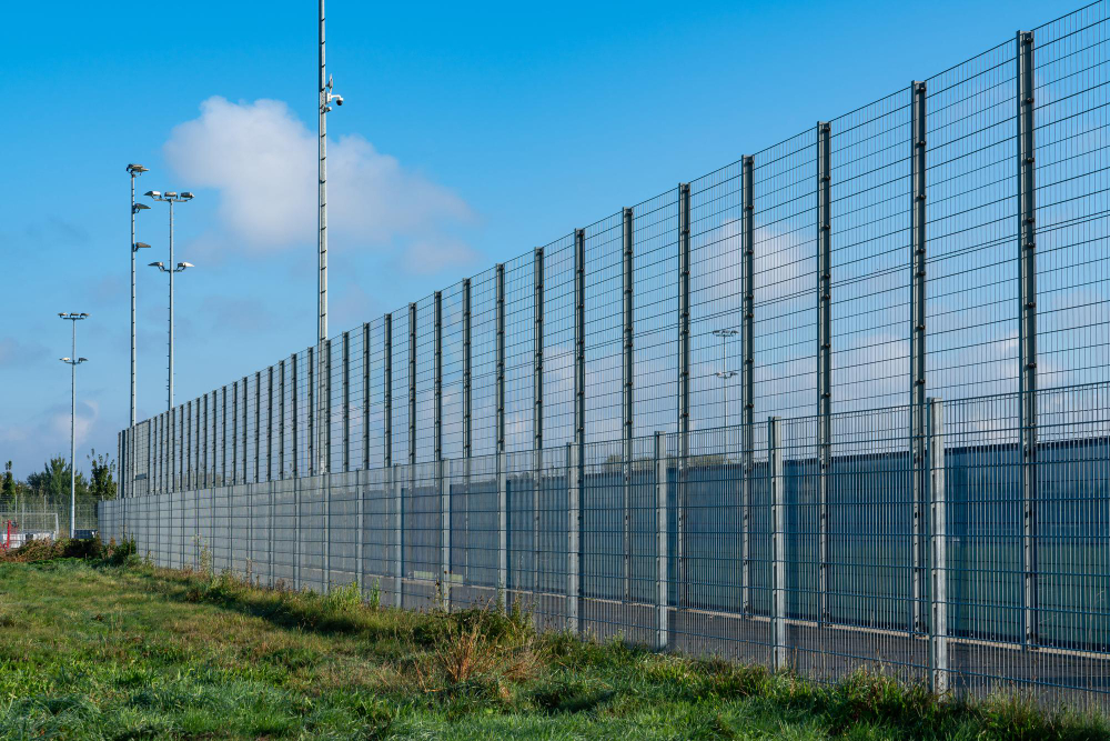 Top Reasons to Invest in a Commercial Fence