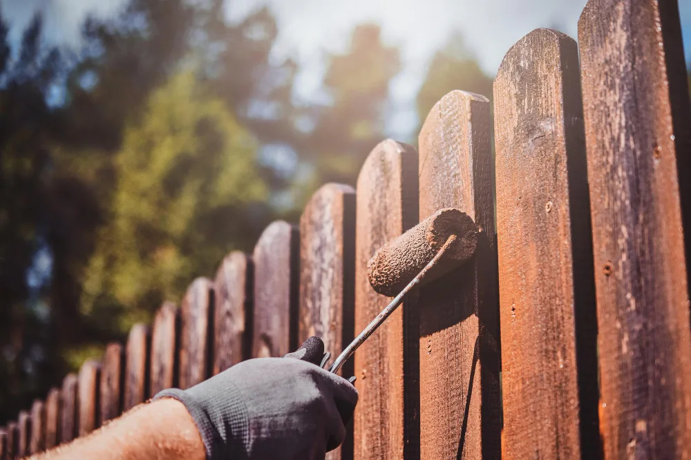 5 Essential Tips to Maintain Your Fence and Keep It Looking New