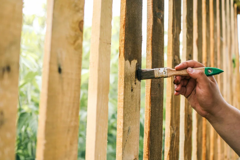 Wood vs. Vinyl Fence Repairs: Which Costs Less in Orlando?