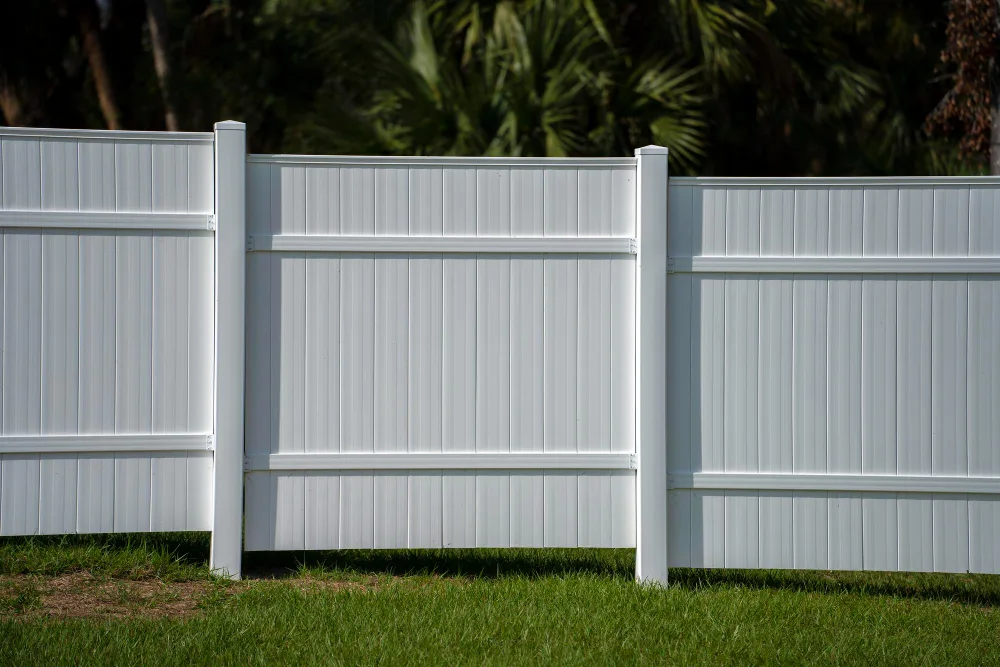 Best Fence Materials for Florida Weather and Storms