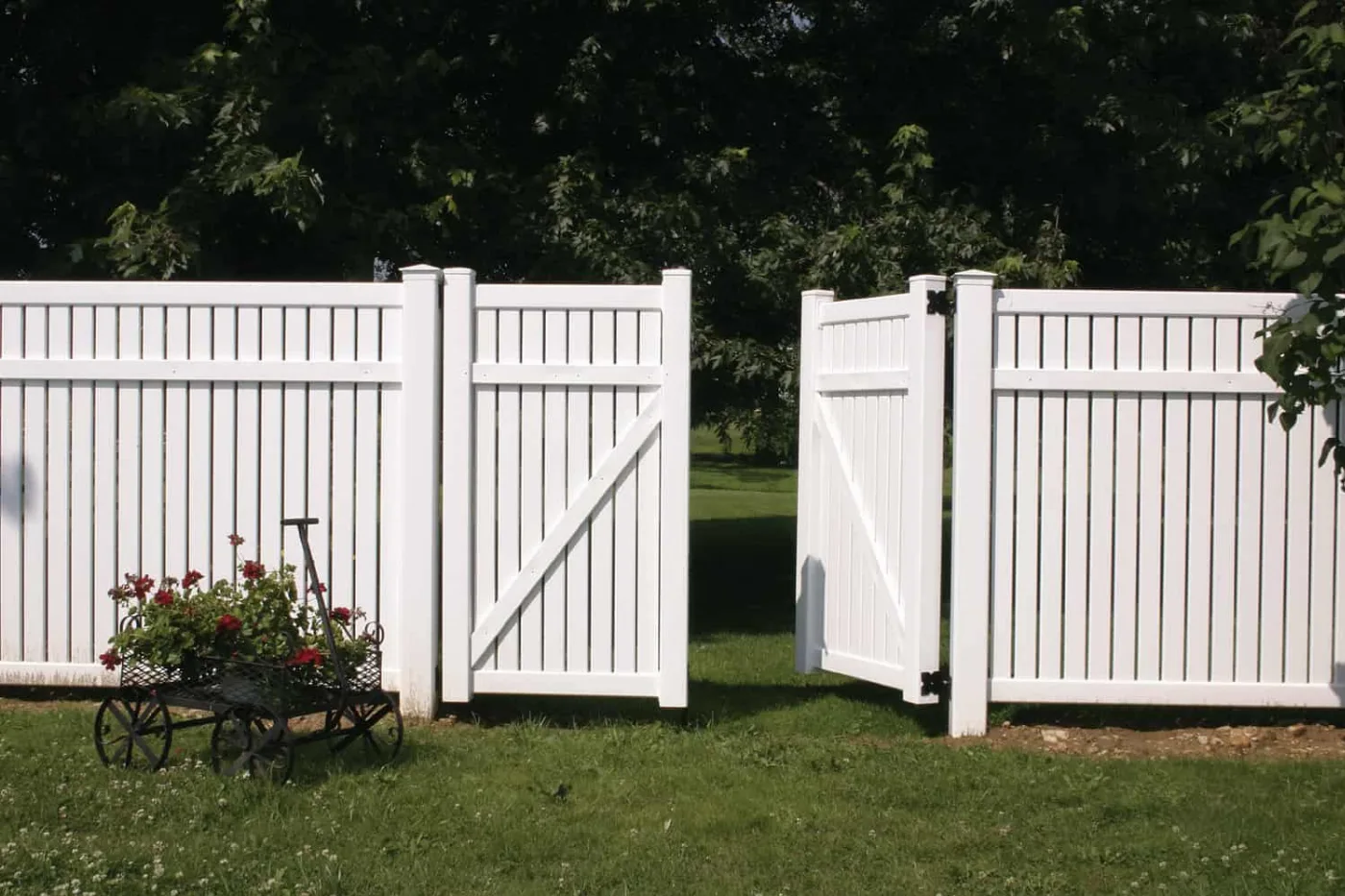 Securing Your Yard: Guide to Kissimmee Fence Companies