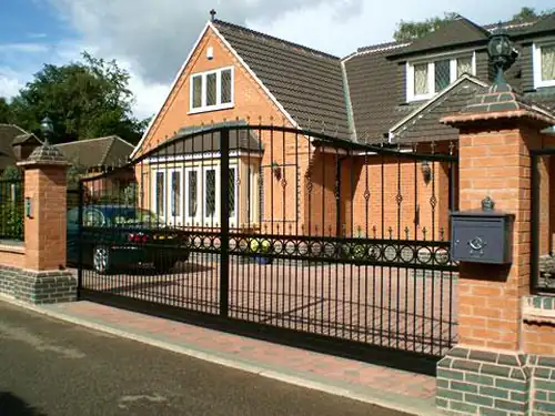 Electric Gate installed by Wulff Fence