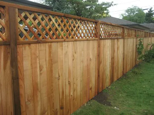 Lattice Top Fence installed by Wulff Fence